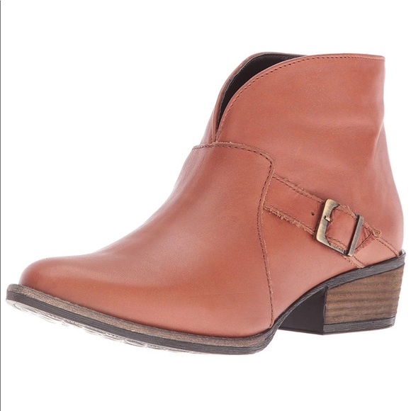 Distressed Buckle Boyfriend Chic Ankle Bootie - Picture 5 of 6